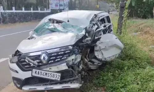 ശബരിമല തീര്‍ത്ഥാടകര്‍ സഞ്ചരിച്ച കാര്‍ ടിപ്പര്‍ലോറിയുമായി കൂട്ടിയിടിച്ച് അപകടം; കാറിലുണ്ടായിരുന്ന അഞ്ച് പേര്‍ക്ക് പരിക്ക്