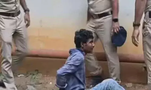 കോടതിയില്‍ ഹാജരാക്കാന്‍ എത്തിച്ച പ്രതി രക്ഷപ്പെടാന്‍ ശ്രമിച്ചു