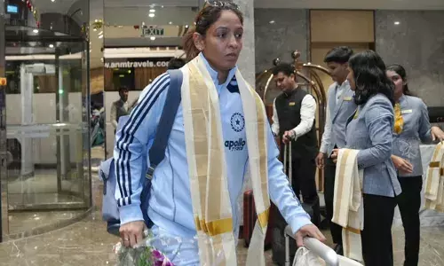 ഇന്ത്യൻ വനിതാ ക്രിക്കറ്റ് ടീം തലസ്ഥാനത്ത്; ഹർമൻപ്രീത് കൗറിനും സംഘത്തിനും ഊഷ്മള സ്വീകരണമൊരുക്കി കെസിഎ; ശ്രീലങ്കയ്‌ക്കെതിരായ ടി20 മത്സരങ്ങൾ 26 മുതൽ ഗ്രീൻഫീൽഡിൽ