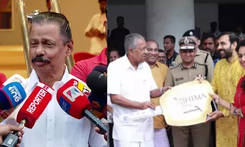 അടൂർ പ്രകാശ് എന്തോ മറയ്ക്കുന്നുണ്ട്; സ്വർണ്ണ കൊള്ളയിലെ പ്രതികൾ എങ്ങനെയാണ് സോണിയ ഗാന്ധിയെ കണ്ടത്?; മുഖ്യമന്ത്രിക്കൊപ്പമുള്ള പോറ്റിയുടെ ഫോട്ടോ എഐ നിർമിതിയെന്നും എം.വി.ഗോവിന്ദൻ