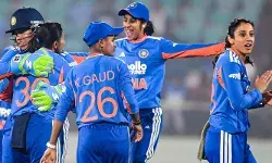 ഒരോവറിൽ രണ്ട് ബാറ്റർമാരെ കൂടാരത്തിലെത്തിച്ച് രേണുക സിംഗ്; ടോസ് നഷ്ടപ്പെട്ട ബാറ്റിങ്ങിനിറങ്ങിയ ശ്രീലങ്കയ്ക്ക് മോശം തുടക്കം; ഇന്ത്യൻ ടീമിൽ രണ്ട് മാറ്റങ്ങൾ