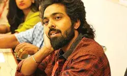 അമ്മയുടെ അന്ത്യകർമ്മങ്ങൾ നടത്താൻ കാശില്ലെന്ന് സന്ദേശം; ഗൂഗിൾ പേ നമ്പർ വാങ്ങി പണം അയച്ചു കൊടുത്ത് ജി.വി. പ്രകാശ് കുമാർ; ചിത്രങ്ങൾ പങ്കുവെച്ചതോടെ പുറത്ത് വന്നത് വൻ തട്ടിപ്പ്