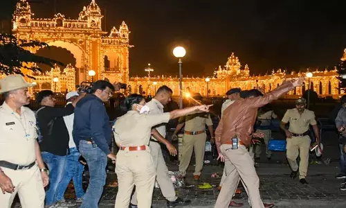 മൈസൂരു കൊട്ടാരത്തിന് സമീപം സിലിണ്ടര്‍ പൊട്ടിത്തെറിച്ചു; രണ്ടു പേര്‍ മരിച്ചു: നാലു പേര്‍ക്ക് പരിക്ക്