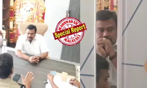 നാട്ടുകാര്‍ക്ക് പരിചയം ഓട്ടോ ഡ്രൈവറായ മണിയെ; തിയേറ്ററില്‍ കാന്റീന്‍ നടത്തി പോപ്‌കോണ്‍ വിറ്റിരുന്നയാള്‍;  ആറ് വര്‍ഷം കൊണ്ട് ഡയമണ്ട് മണിയും ദാവൂദ് മണിയുമായി; ശബരിമല സ്വര്‍ണക്കൊള്ളയില്‍ ഡി.മണിയെ ചോദ്യം ചെയ്ത് പ്രത്യേക അന്വേഷണ സംഘം;  ഉണ്ണികൃഷ്ണന്‍ പോറ്റിയെ അറിയില്ലെന്ന് മൊഴി; സുഹൃത്തായ ശ്രീകൃഷ്ണന്റെ വീട്ടിലും കടയിലും പൊലീസ് പരിശോധന
