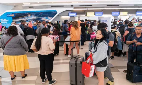 അതിശക്തമായ ശീതക്കാറ്റ്; അമേരിക്കയില്‍ 1800 ലേറെ വിമാന സര്‍വീസുകള്‍ റദ്ദാക്കി