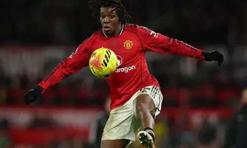 ബോക്സിങ് ഡേയിൽ മാഞ്ചസ്റ്റർ യുണൈറ്റഡിന് ജയം; ഓൾഡ് ട്രഫോർഡിൽ ന്യൂകാസിലിനെ എതിരില്ലാത്ത ഒരു ഗോളിന് വീഴ്ത്തി പോയിന്റ് പട്ടികയിൽ അഞ്ചാമത്; വിജയഗോൾ നേടിയത് പാട്രിക് ഡോർഗു