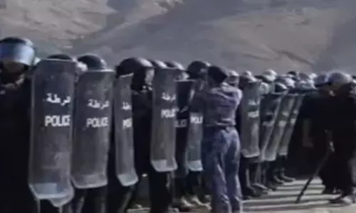 ജോലി സ്ഥലങ്ങളിലേക്ക് തൊഴിലാളികളെ കയറ്റാതെ വന്നതോടെ പ്രദേശം മുഴുവൻ സംഘർഷാവസ്ഥ; ഒമാനിൽ പ്രവാസികളെ അറസ്റ്റ് ചെയ്ത് പോലീസ്