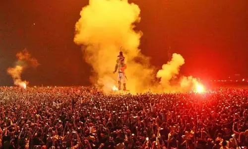 ആർക്കും ഒരു പോറൽ പോലും ഏൽക്കരുത്; ബസ് സർവീസുകൾ കൃത്യമായി നടത്തണം; സ്ഥലത്ത് കൂടുതൽ പൊലീസുകാരെ വിന്യസിക്കാനും നിർദ്ദേശം; കാർണിവൽ ആഘോഷിക്കാൻ ജാഗ്രതയോടെ കൊച്ചി