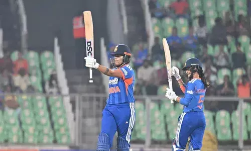 തകർപ്പൻ ഫോമിൽ ഓപ്പണർ ഷഫാലി വർമ്മ; ബൗളിങിന് കരുത്തായി ദീപ്തിയും രേണുക സിങും; ആധിപത്യം തുടരാൻ ഇന്ത്യ; ആശ്വാസ ജയം തേടി ശ്രീലങ്ക; നാലാം വനിതാ ടി20 നാളെ തിരുവനന്തപുരത്ത്