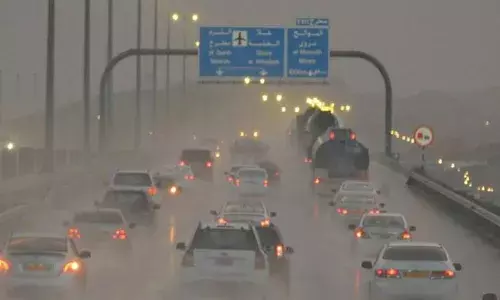 ഒമാനിൽ ശക്തമായ മഴയ്ക്കും പൊടിക്കാറ്റിനും സാധ്യത; ജനങ്ങൾ പുറത്തിറങ്ങുമ്പോൾ മുൻകരുതലുകൾ പാലിക്കണമെന്ന് നിർദ്ദേശം; അതീവ ജാഗ്രത