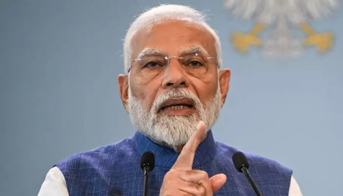 ഓപ്പറേഷന് സിന്ദൂര് ഇന്ത്യക്കാരന്റെ അഭിമാനത്തിന്റെ പ്രതീകം; ഈ വര്ഷം രാജ്യം നിരവധി നേട്ടങ്ങള്ക്ക് സാക്ഷ്യം വഹിച്ചു; പുതിയ പ്രതീക്ഷകളോടും പുതിയ ദൃഢനിശ്ചയത്തോടും കൂടി മുന്നോട്ട് പോകാന് ഇന്ത്യ തയ്യാറെന്ന് മാന് കീ ബാത്തില് പ്രധാനമന്ത്രി ഓപ്പറേഷന് സിന്ദൂര് ഇന്ത്യക്കാരന്റെ അഭിമാനത്തിന്റെ പ്രതീകം; ഈ വര്ഷം രാജ്യം നിരവധി നേട്ടങ്ങള്ക്ക് സാക്ഷ്യം വഹിച്ചു; പുതിയ പ്രതീക്ഷകളോടും പുതിയ ദൃഢനിശ്ചയത്തോടും കൂടി മുന്നോട്ട് പോകാന് ഇന്ത്യ തയ്യാറെന്ന് മാന് കീ ബാത്തില് പ്രധാനമന്ത്രി