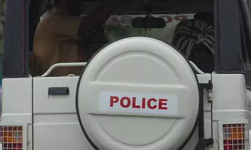 ട്രെയിനിനകത്തും പ്ലാറ്റ്‌ഫോമിലും തമ്മിലടിച്ച് സൈനികനും പോലിസ് ഉദ്യോഗസ്ഥനും; ഇരുവര്‍ക്കും പരിക്കേറ്റെങ്കിലും പരാതിയില്ലാത്തനിതാല്‍ കേസ് എടുത്തില്ല