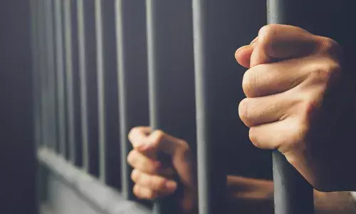 ആലുവ മുട്ടം മെട്രോ സ്റ്റേഷനില്‍ എത്തിയ ദമ്പതികള്‍ തമ്മില്‍ തര്‍ക്കം; ഭാര്യയെ ഭര്‍ത്താവ് കുത്തി പരിക്കേല്‍പ്പിച്ചു