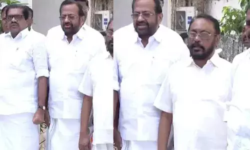 ജനഗണമന അധിനായക ജയഹേ എന്ന വരിക്ക് പകരം ജനഗണമംഗള! കെപിസിസി ആസ്ഥാനത്ത് വീണ്ടും പിഴവ്; ദേശീയഗാനം തെറ്റിച്ചു പാടി കോണ്‍ഗ്രസ് നേതാക്കള്‍; വിമര്‍ശനം ശക്തം