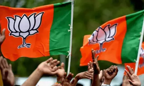 പാര്‍ട്ടി വിപ്പ് ലംഘിച്ച് യുഡിഎഫിന് വോട്ട് ചെയ്തു; കുമരകത്ത് മൂന്ന് പേരെ പാര്‍ട്ടിയില്‍ നിന്നും പുറത്താക്കി ബിജെപി