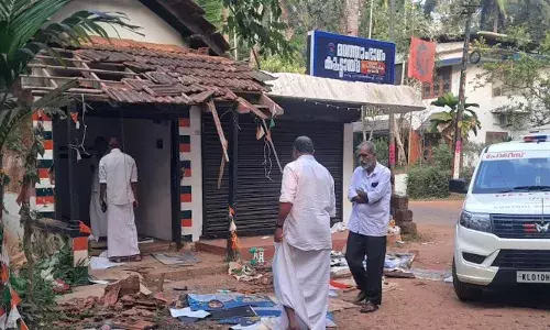 കണ്ണൂരില്‍ വീണ്ടും രാഷ്ട്രീയ അക്രമം; കോണ്‍ഗ്രസ് നിയന്ത്രിത ക്ലബ്ബ് അടിച്ചു തകര്‍ത്തു; തദ്ദേശത്തിലെ തോല്‍വി സഹിക്ക വയ്യാതെ സിപിഎമ്മാണ് പിന്നിലെന്ന് കോണ്‍ഗ്രസ് നേതാക്കള്‍