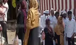 തിരുപ്രംകുണ്ട്രം മലയിലേക്ക് മാംസാഹാരവുമായി മലയാളികള്; പാലക്കാട് നിന്നുള്ള സംഘത്തെ തടഞ്ഞ് പൊലീസ്; നിര്ദേശം അംഗീകരിച്ചതോടെ ദര്ഗയിലേക്കു പോകാന് അനുമതി തിരുപ്രംകുണ്ട്രം മലയിലേക്ക് മാംസാഹാരവുമായി മലയാളികള്; പാലക്കാട് നിന്നുള്ള സംഘത്തെ തടഞ്ഞ് പൊലീസ്; നിര്ദേശം അംഗീകരിച്ചതോടെ ദര്ഗയിലേക്കു പോകാന് അനുമതി