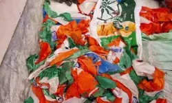 ദേശീയ പതാകകള് സൂക്ഷിക്കാതെ കൂട്ടിയിട്ടിരിക്കുന്നു, അനാദരവ്; പരാതിയുമായി പത്തനംതിട്ട കോണ്ഗ്രസ് ജില്ലാ കമ്മിറ്റി ദേശീയ പതാകകള് സൂക്ഷിക്കാതെ കൂട്ടിയിട്ടിരിക്കുന്നു, അനാദരവ്; പരാതിയുമായി പത്തനംതിട്ട കോണ്ഗ്രസ് ജില്ലാ കമ്മിറ്റി