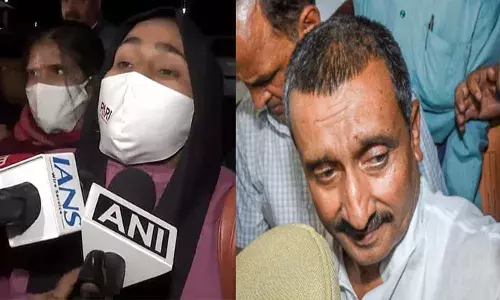 ഞങ്ങൾക്ക് ജീവിക്കാൻ തന്നെ ഇപ്പൊ..പേടിയാണ്; സത്യമായിട്ടും ഇത് ഉദ്യോഗസ്ഥർ തമ്മിൽ ഒത്തുകളിച്ചതാണ്; ഉന്നാവ് ബലാത്സംഗ കേസിലെ സമരത്തിനിടെ അതിജീവിതയും അമ്മയും കുഴഞ്ഞുവീണു