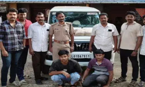 ടിവിഎസ് സ്‌കൂട്ടറിൽ കറങ്ങി നടത്തം; പന്തികേട് തോന്നി പരിശോധിച്ചതും പൊക്കി; കടത്താൻ ശ്രമിച്ച മുന്തിയ ഇനം കഞ്ചാവുമായി ബംഗാൾ സ്വദേശികൾ പിടിയിൽ