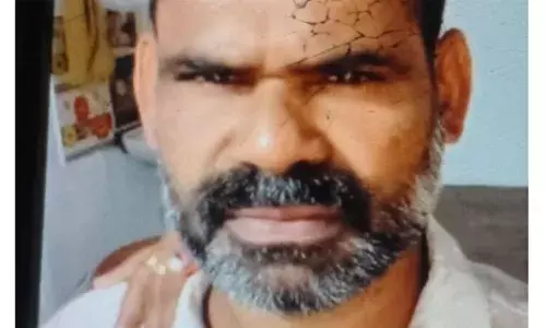 കൊട്ടിയൂര്‍ വനത്തില്‍ മധ്യവയസ്‌ക്കന്‍ മരിച്ച നിലയില്‍; തേക്ക് പ്ലാന്റേഷനിലേക്ക് ഓടിക്കയറിയത് കഴുത്തിന് സ്വയം മുറിവേല്‍പ്പിച്ച ശേഷം