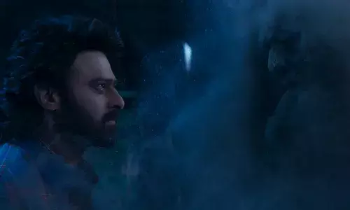 ആരാധകർക്ക് ദൃശ്യവിരുന്നൊരുക്കാൻ പ്രഭാസിന്റെ പാൻ-ഇന്ത്യൻ ഹൊറർ ഫാന്റസി ചിത്രം; ദ രാജാസാബിന്റെ രണ്ടാം ട്രെയിലർ പുറത്ത്; ചിത്രം ജനുവരി 9-ന് തിയറ്ററുകളിൽ ആരാധകർക്ക് ദൃശ്യവിരുന്നൊരുക്കാൻ പ്രഭാസിന്റെ പാൻ-ഇന്ത്യൻ ഹൊറർ ഫാന്റസി ചിത്രം; ദ രാജാസാബിന്റെ രണ്ടാം ട്രെയിലർ പുറത്ത്; ചിത്രം ജനുവരി 9-ന് തിയറ്ററുകളിൽ