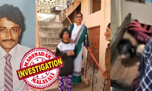 ഭാര്യ മരിച്ചതിന് പിന്നാലെ പരിചരണത്തിനായി എത്തിയവർ വീടിന്റെ നിയന്ത്രണം ഏറ്റെടുത്തു; അച്ഛനെയും മകളെയും മുറിയിൽ പട്ടിണിക്കിട്ടത് അഞ്ചുവർഷത്തോളം; സന്ദർശനത്തിനെത്തിയ ബന്ധുക്കളെ പല കാരണങ്ങൾ പറഞ്ഞ്  മടക്കി അയച്ചു; ക്രൂരത പുറത്ത് വന്നത് 70കാരൻ മരിച്ചതോടെ; 27കാരിയെ കണ്ടെത്തിയത് എല്ലും തോലുമായി