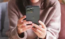 ഐഫോണ്‍ കൈവശമുള്ളവര്‍ സൂക്ഷിക്കുക! 180 കോടി ഉപയോക്താക്കള്‍ക്ക് ആപ്പിളിന്റെ അതീവ ജാഗ്രതാ നിര്‍ദ്ദേശം; നിങ്ങളുടെ ഫോണ്‍ ഹാക്കര്‍മാര്‍ നിയന്ത്രിച്ചേക്കാം; ഉടന്‍ ചെയ്യേണ്ടത് ഇതാണ്; മുന്നറിയിപ്പ് ഇങ്ങനെ