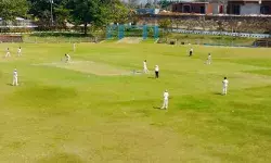 സ്കോർ 200 കടത്തിയത് വാലറ്റത്തിന്റെ ചെറുത്ത് നിൽപ്പ്; ഒന്നാം ഇന്നിങ്സിൽ 219 റൺസിന് പുറത്ത്; വിജയ് മർച്ചൻ്റ് ട്രോഫിയിൽ ഝാർഖണ്ഡിനോട് ലീഡ് വഴങ്ങി കേരളം സ്കോർ 200 കടത്തിയത് വാലറ്റത്തിന്റെ ചെറുത്ത് നിൽപ്പ്; ഒന്നാം ഇന്നിങ്സിൽ 219 റൺസിന് പുറത്ത്; വിജയ് മർച്ചൻ്റ് ട്രോഫിയിൽ ഝാർഖണ്ഡിനോട് ലീഡ് വഴങ്ങി കേരളം