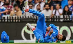 ഫിറ്റ്നസ് വീണ്ടെടുക്കാനായില്ല; ശസ്ത്രക്രിയക്ക് പിന്നാലെ ശരീരഭാരം ഗണ്യമായി കുറഞ്ഞു; മെഡിക്കൽ ക്ലിയറൻസ് ലഭിക്കാൻ ഇനിയും കാത്തിരിക്കണം; ശ്രേയസ് അയ്യരുടെ തിരിച്ചുവരവ് വൈകും ഫിറ്റ്നസ് വീണ്ടെടുക്കാനായില്ല; ശസ്ത്രക്രിയക്ക് പിന്നാലെ ശരീരഭാരം ഗണ്യമായി കുറഞ്ഞു; മെഡിക്കൽ ക്ലിയറൻസ് ലഭിക്കാൻ ഇനിയും കാത്തിരിക്കണം; ശ്രേയസ് അയ്യരുടെ തിരിച്ചുവരവ് വൈകും