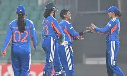 മികച്ച സ്കോറിലെത്തിയത് ഹർമൻപ്രീതിന്റെ അർധ സെഞ്ചുറി കരുത്തിൽ; ആശ്വാസ ജയത്തിനായി പൊരുതി ഹസിനി പെരേരയും ഇമേഷ ദുലാനിയും; അവസാന ടി20യിൽ 15 റൺസ് ജയം; പരമ്പ തൂത്തുവാരി ഇന്ത്യ മികച്ച സ്കോറിലെത്തിയത് ഹർമൻപ്രീതിന്റെ അർധ സെഞ്ചുറി കരുത്തിൽ; ആശ്വാസ ജയത്തിനായി പൊരുതി ഹസിനി പെരേരയും ഇമേഷ ദുലാനിയും; അവസാന ടി20യിൽ 15 റൺസ് ജയം; പരമ്പ തൂത്തുവാരി ഇന്ത്യ