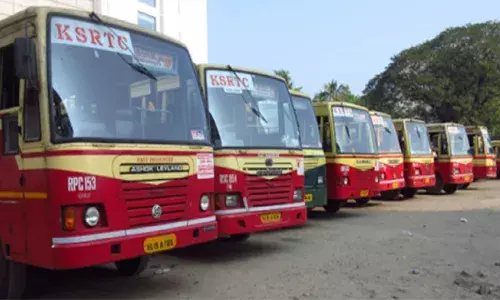 വെള്ളറട എത്തുമ്പോൾ പണം നൽകാമെന്ന് പറഞ്ഞിട്ടും കേട്ടില്ല; ടിക്കറ്റ് തുക നൽകാൻ വൈകിയതിനെ തുടർന്ന് രാത്രി യുവതിയെ റോഡിൽ ഇറക്കിവിട്ട സംഭവം; കണ്ടക്ടറെ പിരിച്ചുവിട്ടു വെള്ളറട എത്തുമ്പോൾ പണം നൽകാമെന്ന് പറഞ്ഞിട്ടും കേട്ടില്ല; ടിക്കറ്റ് തുക നൽകാൻ വൈകിയതിനെ തുടർന്ന് രാത്രി യുവതിയെ റോഡിൽ ഇറക്കിവിട്ട സംഭവം; കണ്ടക്ടറെ പിരിച്ചുവിട്ടു