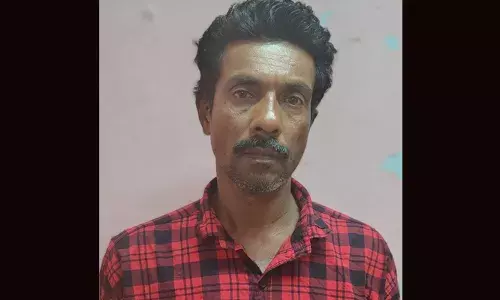 ബെല്ലാരിയിലും സൂറത്തിലും കറക്കം; ഒടുവില്‍ പിടികൂടി ചിറ്റാര്‍ പോലീസ്; തോക്കു- ചാരായ വാറ്റ് കേസുകളില്‍ ഒളിവില്‍ കഴിഞ്ഞ ഷാജി പിടിയില്‍; പ്രതിയെ കുടുക്കിയത് രഹസ്യ വിവരത്തിലൂടെ