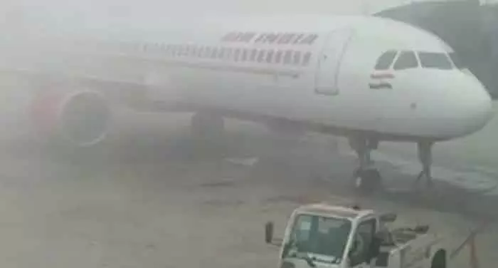 കനത്ത മൂടല്മഞ്ഞ്: ഡല്ഹിയില് 148 വിമാനങ്ങള് റദ്ദാക്കി, ട്രെയിന് സര്വീസിനെയും ബാധിച്ചു കനത്ത മൂടല്മഞ്ഞ്: ഡല്ഹിയില് 148 വിമാനങ്ങള് റദ്ദാക്കി, ട്രെയിന് സര്വീസിനെയും ബാധിച്ചു