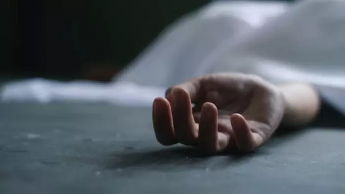 മുറി തുറക്കാത്തതിനെ തുടർന്ന് വാതില് ചവിട്ടിപ്പൊളിച്ചു; താമരശ്ശേരിയിൽ യുവതി ഫ്ലാറ്റിൽ തൂങ്ങി മരിച്ച നിലയിൽ; അന്വേഷണം ആരംഭിച്ച് പോലീസ് മുറി തുറക്കാത്തതിനെ തുടർന്ന് വാതില് ചവിട്ടിപ്പൊളിച്ചു; താമരശ്ശേരിയിൽ യുവതി ഫ്ലാറ്റിൽ തൂങ്ങി മരിച്ച നിലയിൽ; അന്വേഷണം ആരംഭിച്ച് പോലീസ്