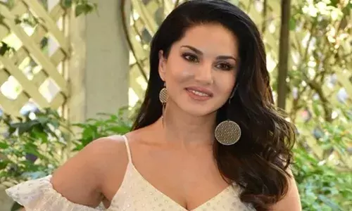 പുണ്യ നഗരത്തെ കളങ്കപ്പെടുത്തും;  പുതുവര്‍ഷത്തില്‍ മഥുരയില്‍ നടത്താനിരുന്ന സണ്ണി ലിയോണിന്റെ പരിപാടി റദ്ദാക്കി