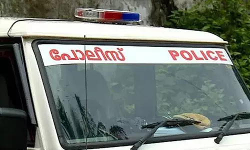 നൈറ്റ് ഡ്യൂട്ടി കഴിഞ്ഞ് ഇറങ്ങിയ പോലിസുകാരന്‍ വീട്ടില്‍ എത്തിയില്ല; തിരച്ചിലില്‍ സ്‌റ്റേഷനിലെ ടെറസില്‍ തൂങ്ങി മരിച്ച നിലയില്‍: മരിച്ചത് മുഹമ്മ സ്‌റ്റേഷനിലെ സിപിഒ സന്തോഷ് കുമാര്‍