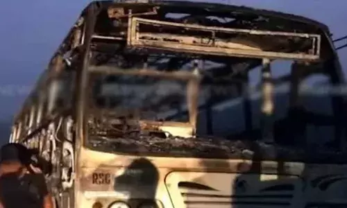 മലപ്പുറത്തുനിന്നും ഗവിയിലേക്കുള്ള യാത്രയ്ക്കിടെ കെഎസ്ആര്‍ടിസി ബസ് കത്തി നശിച്ചു; ഇന്ന് പുലര്‍ച്ചെ ഉണ്ടായ തീപിടിത്തത്തില്‍ യാത്രക്കാര്‍ക്ക് പരിക്കില്ല: അപകടകാരണം ഷോര്‍ട്ട് സര്‍ക്യൂട്ടെന്ന് പ്രാഥമിക നിഗമനം