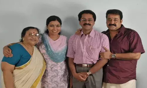 ഈ അമ്മയും മകനും തമ്മിലുള്ള അടുപ്പം അടുത്തറിഞ്ഞിട്ടുള്ള ഒരാളാണ് ഞാൻ; ലാലുച്ചേട്ടന് എത്ര തിരക്കാണെങ്കിലും, ലോകത്ത് എവിടെയാണെങ്കിലും അമ്മയെ എന്നും വിളിക്കും; കുറിപ്പുമായി ഡോ. ജ്യോതിദേവ്