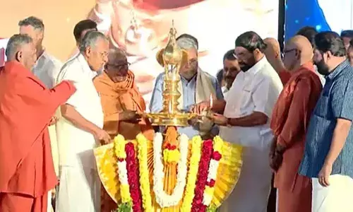 ശിവഗിരി മഠത്തിനായി കര്‍ണാടകയില്‍ അഞ്ച് ഏക്കര്‍ ഭൂമി നല്‍കുമെന്ന് സിദ്ധരാമയ്യ; മഠം നിര്‍ദേശിക്കുന്നതനുസരിച്ച് മംഗളൂരുവിലോ ഉഡുപ്പിയിലോ ഭൂമി ലഭ്യമാക്കുമെന്ന് കര്‍ണാടക മുഖ്യമന്ത്രി