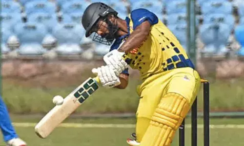 സെഞ്ചുറി പൂർത്തിയാക്കി ബാബാ അപരാജിത്; അർധ സെഞ്ചുറിക്ക് പിന്നാലെ കൃഷ്ണ പ്രസാദ് പുറത്ത്; വിജയ് ഹസാരെ ട്രോഫിയിൽ രാജസ്ഥാനെതിരെ തിരിച്ചടിച്ച് കേരളം; വിഷ്ണു വിനോദ് ക്രീസിൽ