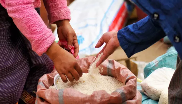 ജനുവരിയില്‍ വെള്ള, നീല കാര്‍ഡുകള്‍ക്ക് റേഷന്‍ അധിക വിഹിതമില്ല; മുന്‍ഗണനേതര വിഭാഗത്തിന് ആട്ട വിഹിതം പുനഃസ്ഥാപിച്ചു