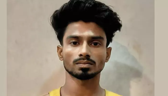 തുണിക്കടയിൽ കയറി പണം അടിച്ചുമാറ്റി; എല്ലാം തൂത്തുവാരി..ആളില്ലാത്ത വീട്ടിൽ ഒളിച്ചുതാമസം; ഇതര സംസ്ഥാന മോഷ്ടാവിനെ അറസ്റ്റ് ചെയ്ത് പോലീസ് തുണിക്കടയിൽ കയറി പണം അടിച്ചുമാറ്റി; എല്ലാം തൂത്തുവാരി..ആളില്ലാത്ത വീട്ടിൽ ഒളിച്ചുതാമസം; ഇതര സംസ്ഥാന മോഷ്ടാവിനെ അറസ്റ്റ് ചെയ്ത് പോലീസ്