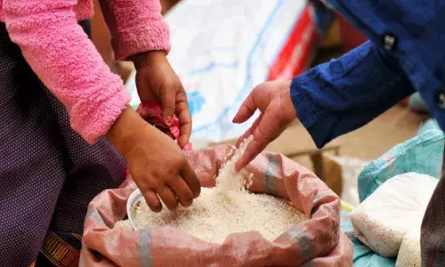 ജനുവരിയില്‍ വെള്ള, നീല കാര്‍ഡുകള്‍ക്ക് റേഷന്‍ അധിക വിഹിതമില്ല; മുന്‍ഗണനേതര വിഭാഗത്തിന് ആട്ട വിഹിതം പുനഃസ്ഥാപിച്ചു