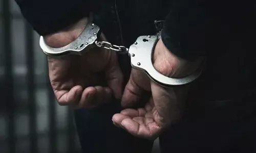 എ.ടി.എം. കാര്‍ഡെടുത്തത് ചോദ്യംചെയ്തതിന് അപ്പൂപ്പന്റെ തലയ്ക്ക് വെട്ടി പരിക്കേല്‍പ്പിച്ചു; തടയാനെത്തിയ പിതാവിന്റെ തലയില്‍ ഇരുമ്പുവടിക്ക് അടിച്ചു: ചെറുമകന്‍ അറസ്റ്റില്‍