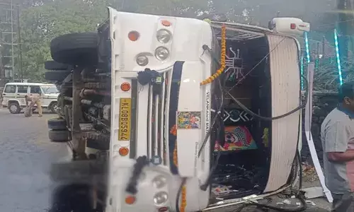 ശബരിമല തീര്‍ഥാടകര്‍ സഞ്ചരിച്ച ബസ് മറിഞ്ഞ് അപകടം; 12 പേര്‍ക്ക് പരിക്ക്