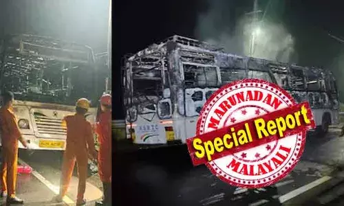 ബസിന്റെ പിന്‍ചക്രത്തിന് സമീപം പുക ഉയരുന്നത് കണ്ട മീന്‍വണ്ടി ജീവനക്കാര്‍ ദുരന്തം മുന്നില്‍ കണ്ടു; അതിവേഗതയില്‍ ബസിനെ മറികടന്ന് തടഞ്ഞു നിര്‍ത്തി; ഉറങ്ങി കിടന്നവരെ അതിവേഗം ഉണര്‍ത്തി കണ്ടക്ടര്‍; ആ മീന്‍ വണ്ടി ഗാര്‍ഡിയന്‍ എഞ്ചലായി; പൊന്‍കുന്നത്തേത് അത്ഭുത രക്ഷപ്പെടല്‍