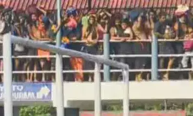 പുതുവര്‍ഷപ്പുലരിയില്‍ അയ്യപ്പദര്‍ശന പുണ്യം; ഭക്തജനത്തിരക്കില്‍ സന്നിധാനം, മരക്കൂട്ടം വരെ നീണ്ട ക്യൂ