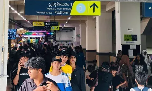 പുതുവര്‍ഷത്തില്‍ 1.61 ലക്ഷത്തിലേറെ യാത്രക്കാര്‍; റെക്കോര്‍ഡ് നേട്ടം കൈവരിച്ച് കൊച്ചി മെട്രോ; ഹിറ്റായി ഇലക്ട്രിക് ഫീഡര്‍ ബസും; ആഘോഷങ്ങള്‍ക്ക് മാറ്റുകൂട്ടി വാട്ടര്‍ മെട്രോയും