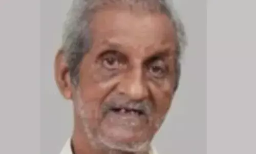 പറമ്പിലെ തെങ്ങ് കടപുഴകി ദേഹത്ത് വീണ് അപകടം; ഉഗ്ര ശബ്ദത്തിൽ നടുങ്ങി പ്രദേശം; വയോധികന് അതിദാരുണ മരണം; സംഭവം കോഴിക്കോട് അരിക്കുളത്ത്